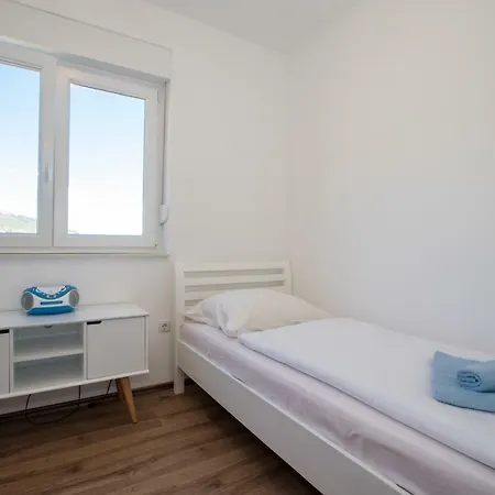 Apartments Petrusic Supetarska Draga Exterior photo