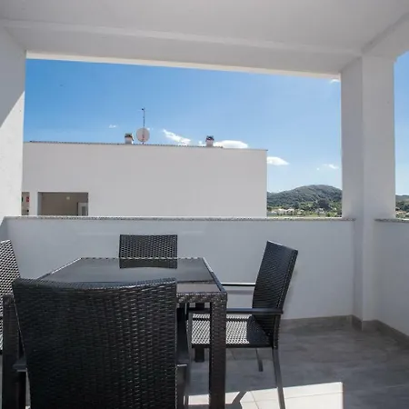 Apartments Petrusic Supetarska Draga Exterior photo